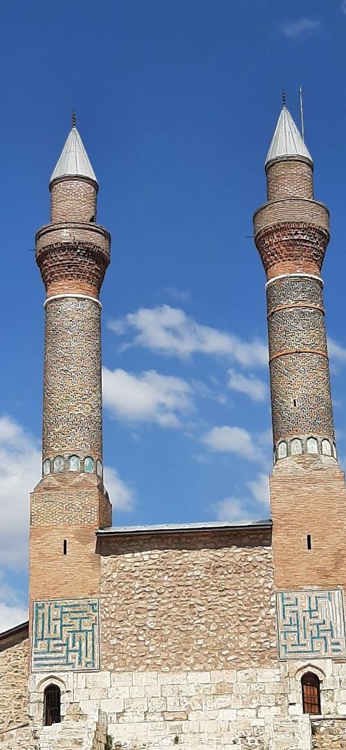 çifte minareli medrese  3.jpg
